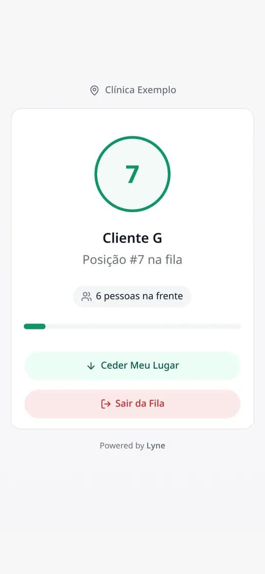 Tela do celular com a senha do cliente: posição 7 na fila, com 6 pessoas na frente.